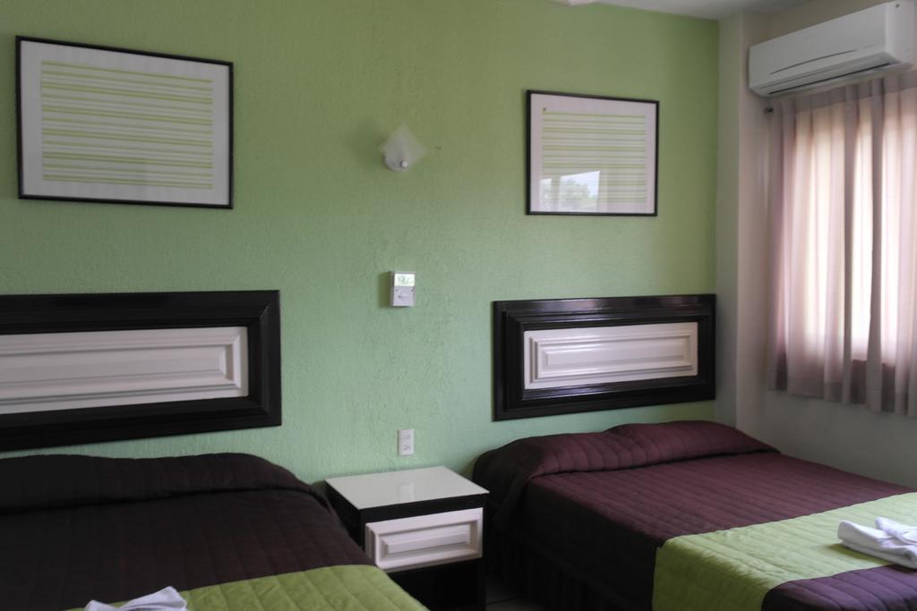 Hotel El Roble ทักซ์ทลา กูทิเอเรซ ภายนอก รูปภาพ
