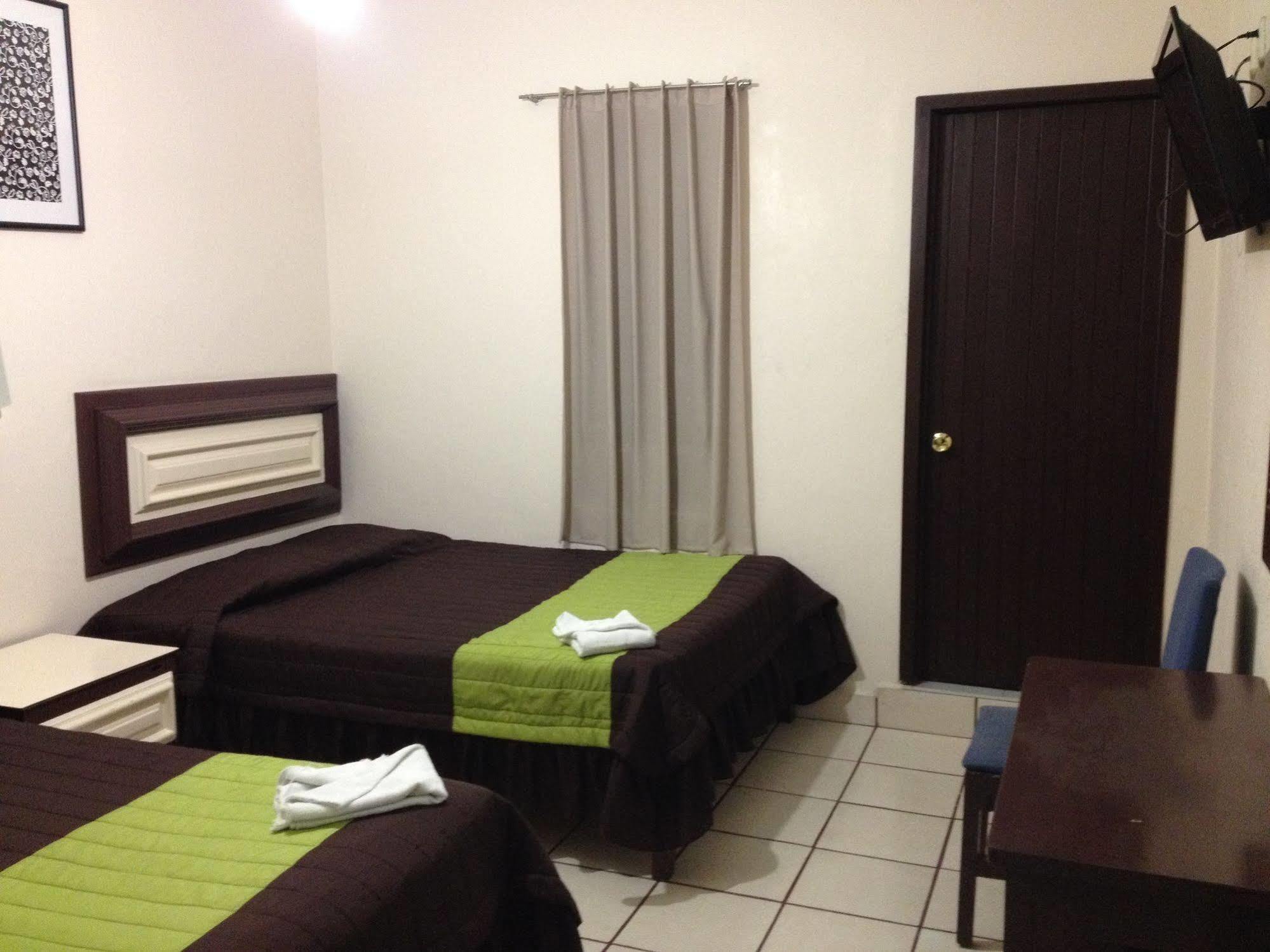 Hotel El Roble ทักซ์ทลา กูทิเอเรซ ภายนอก รูปภาพ