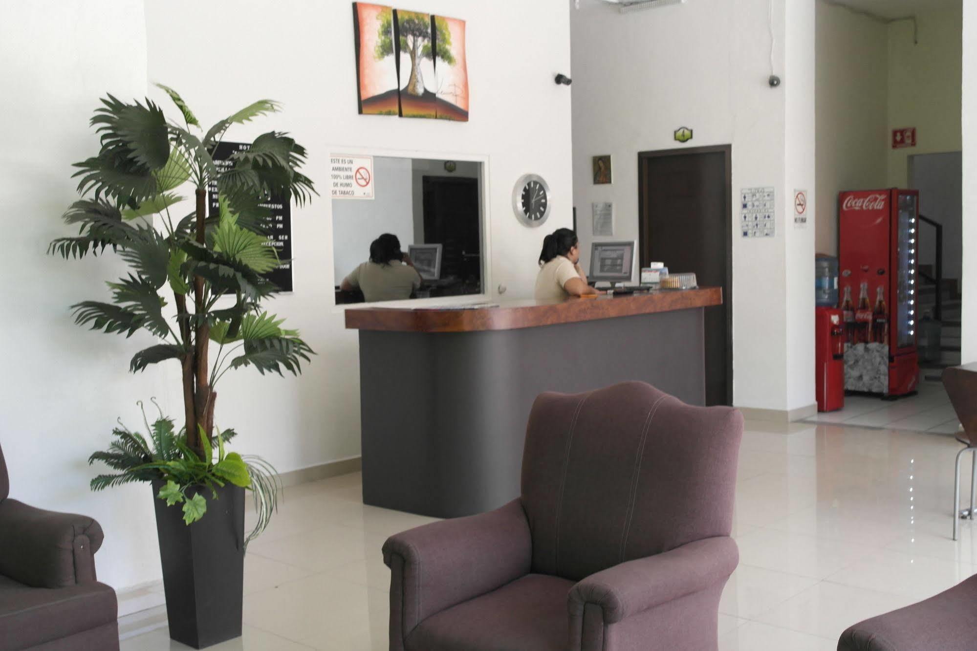Hotel El Roble ทักซ์ทลา กูทิเอเรซ ภายนอก รูปภาพ